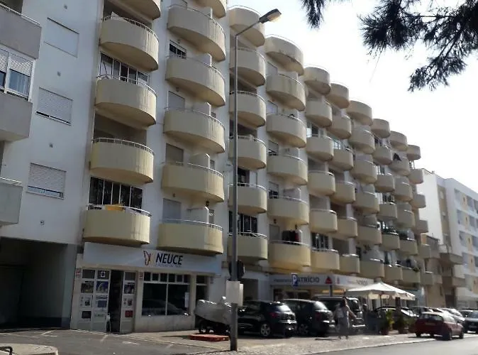 Fred E Kika Holidays